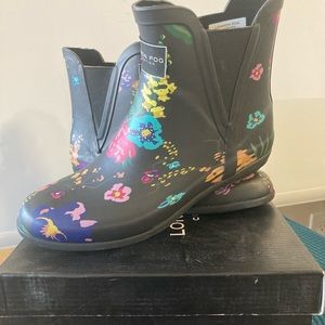 London Fog Collection Rain boot -women’s size 8